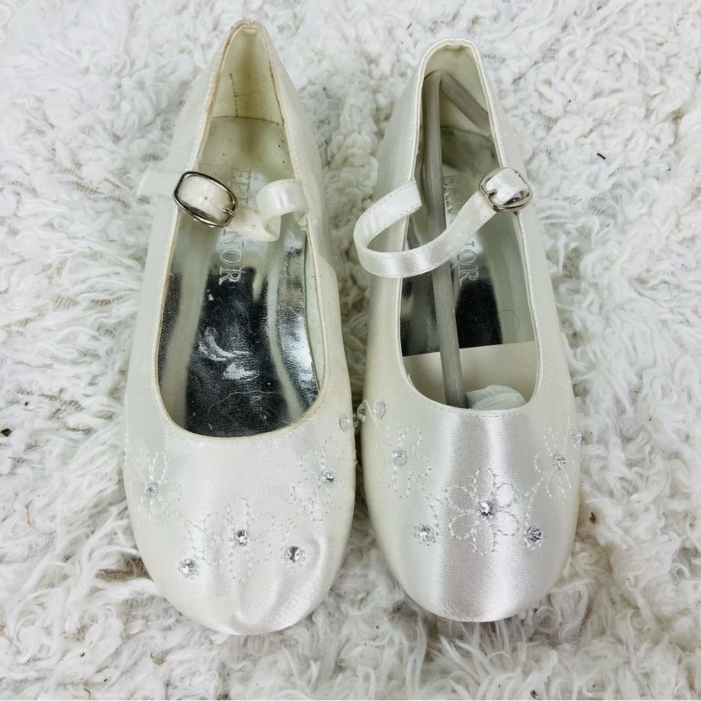 ERIJUNOR White satin Mary Jane Shoes with Floral embroidered Design size 12.5